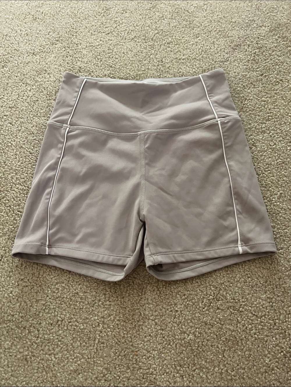 High-Rise Athletic Bike Shorts in Taupe with Contrast Piping